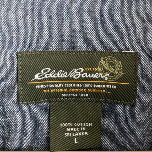 Eddie Bauer Denim Casual Button-Down Shirt. - Picture 3 of 6